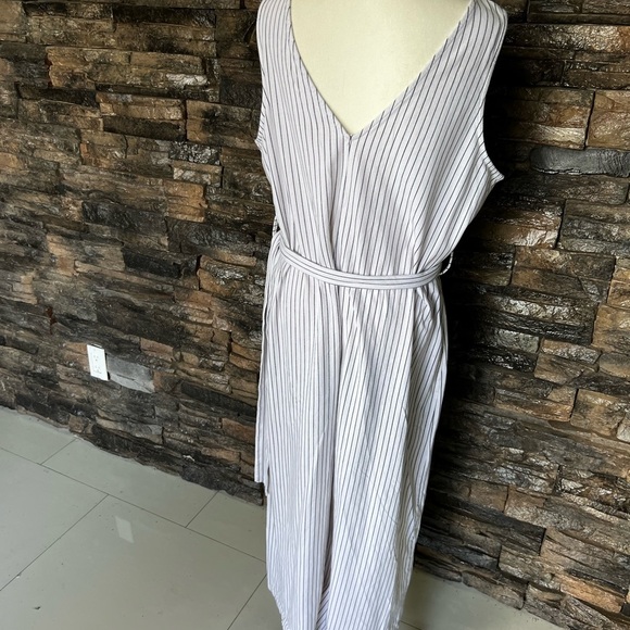 ASOS grey and White Striped romper. With matching belt in the middle. - Picture 5 of 12